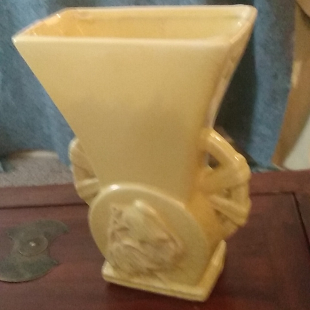 Beautiful Yellow Antique McCoy Art Deco Vase - Picture 7 of 7